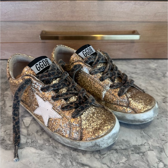 Golden Goose Deluxe Brand Children’s gold glitter super stars